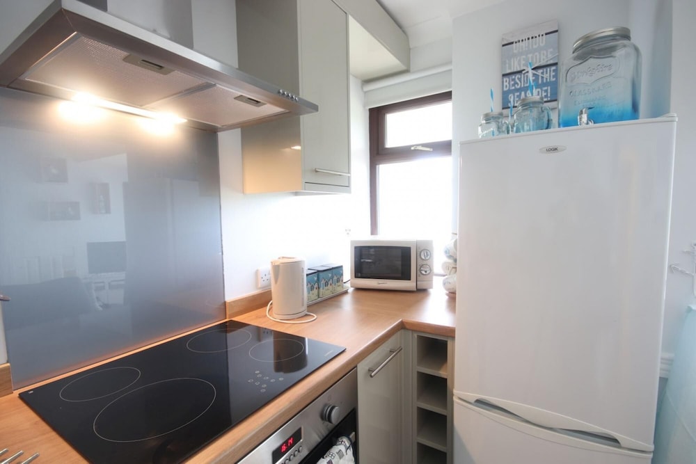 43B Medmerry Park 2 Bedroom Chalet view 5