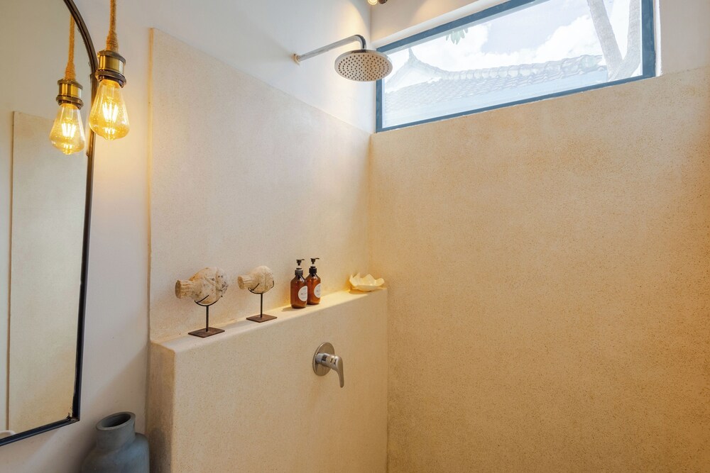 Studio Santorini - 1 BR Loft in Canggu