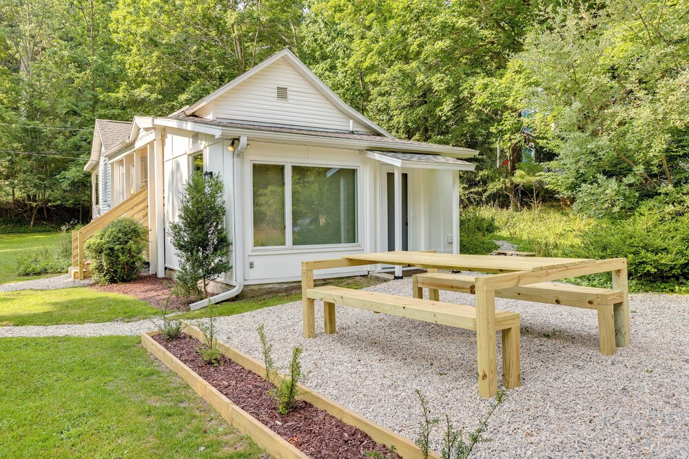 1/2 Mi to Dtwn Frankfort: 'fernhaven' Home w/ Yard