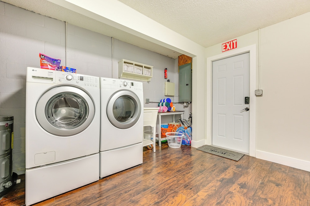 Holiday Oasis w/ Heated Pool: Near Gulf Beaches!