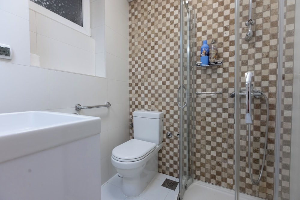 Central Studio Apartments