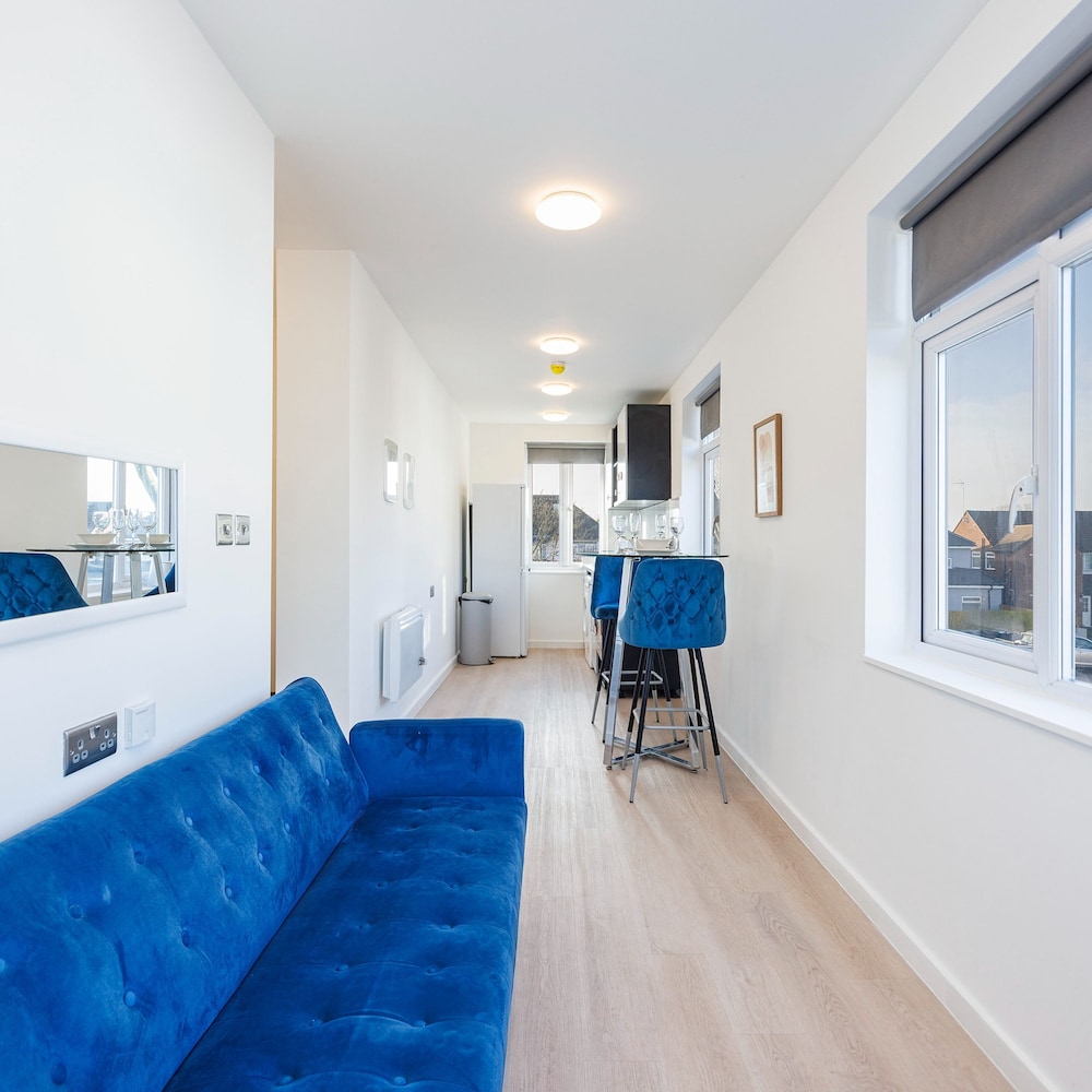 North West London Studio Apartment - Sleeps 3