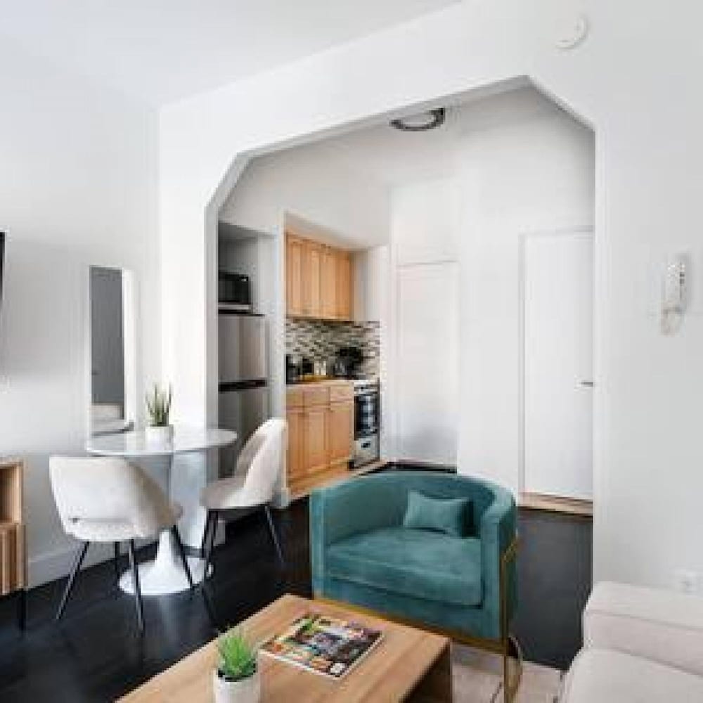444-4c Newly Renovated Studio in Hell s Kitchen