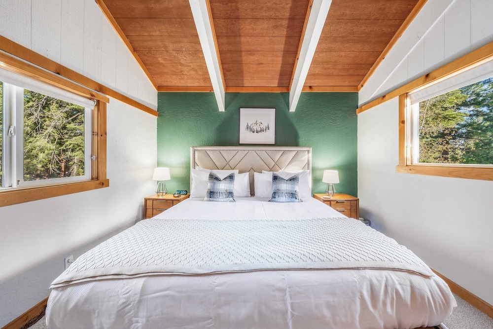 Year-round Tahoe Escape With Hot Tub & Outdoor Dining Timberline Haven by Avantstay