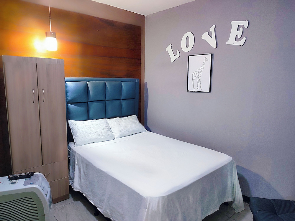PROMO 18 BDRM Building, Pool+ 5Jacuzzis at Poblado
