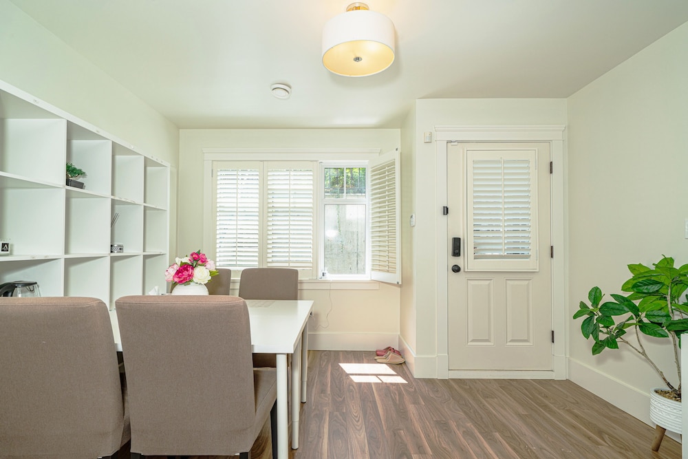 West Van Serene Retreat Near Downtown