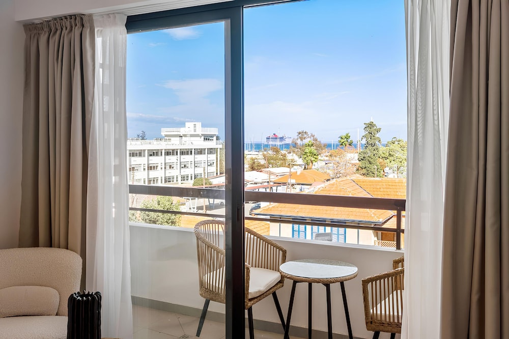 Finikoudes Marina View 202
