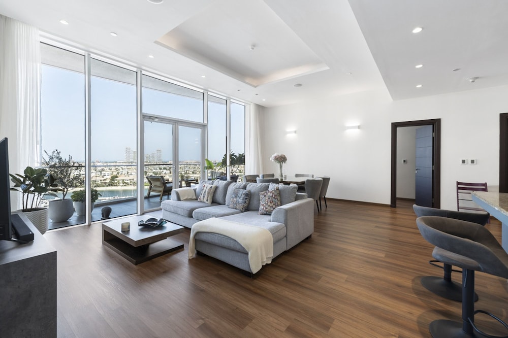 Emerald at Tiara Beach Residences With Atlantis Views