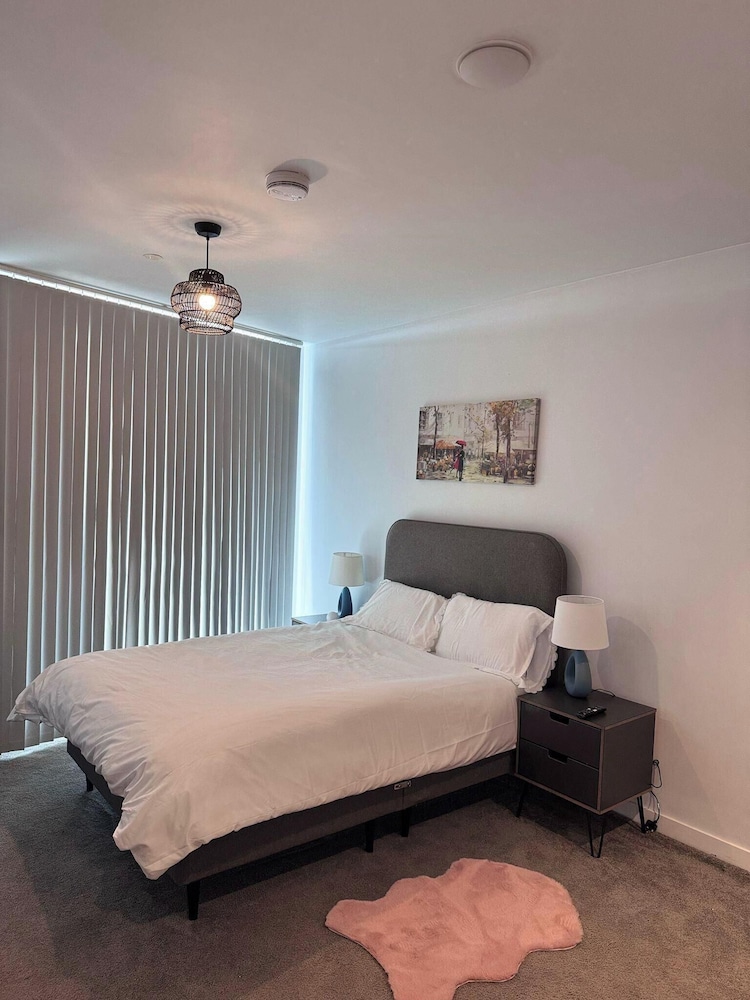 City Centre - 2-bed High Rise Apartment - Sleeps 4