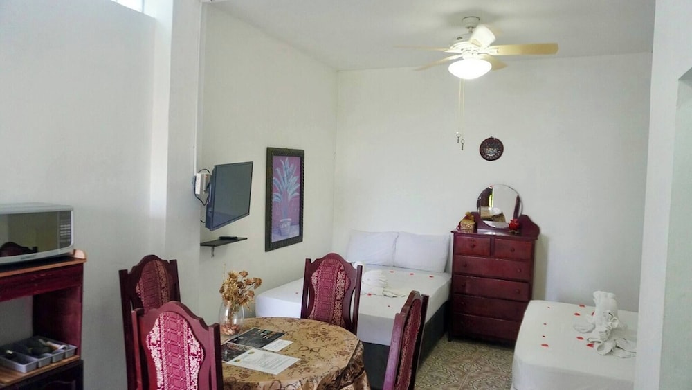 See Belize Sunrise Sea & Garden View 2-bed Studio w Pool & Overwater Deck, 1stfl
