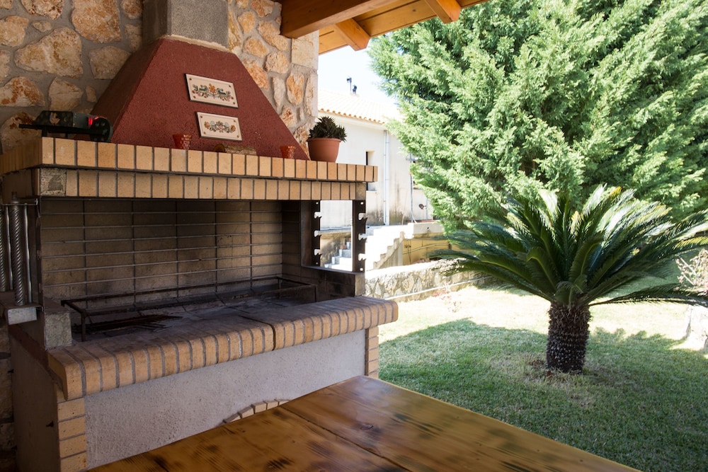 Dina Apartments