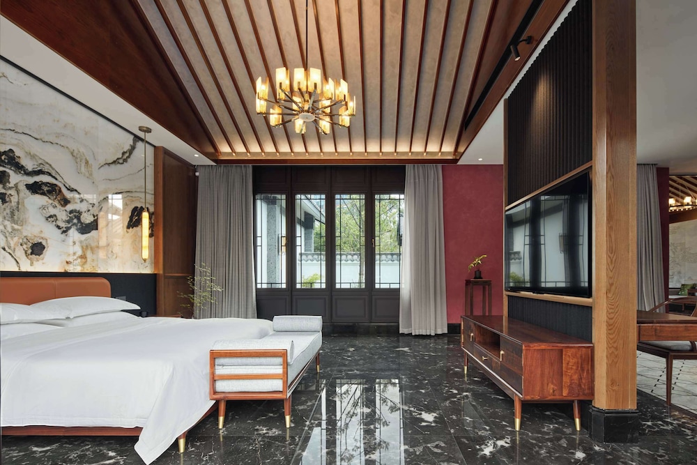MOONRISE HOTELS & RESORTS