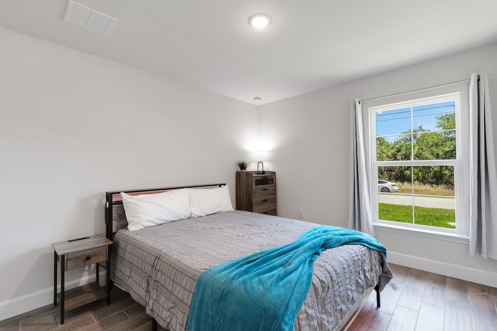 New Poolside Home in South Gulf Cove! Beaches Boca Grande, Manasota, Siesta Key & Venice