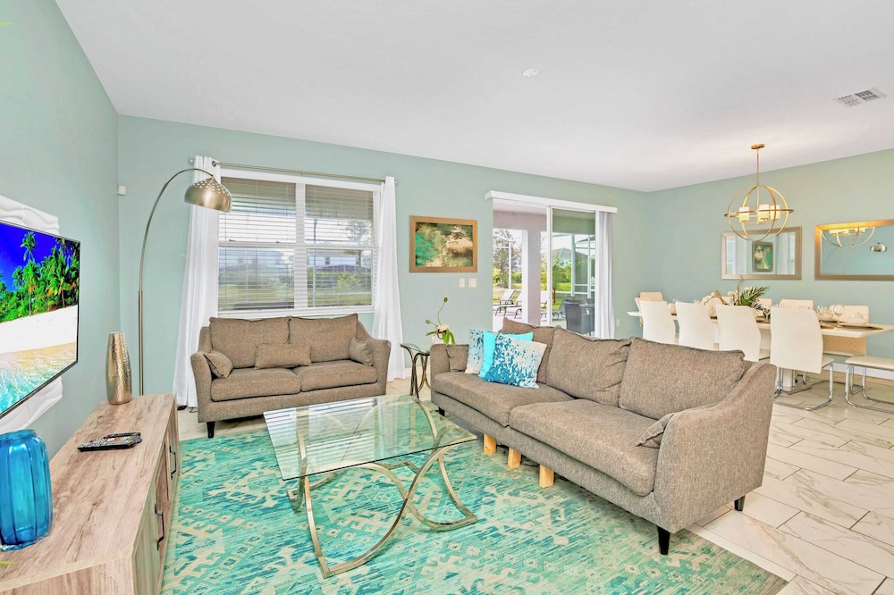 Upstay: Spacious Championsgate Home w Pool & Games