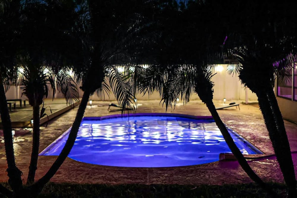 Four Bed Home With Pool Game Room Bar Near Beach
