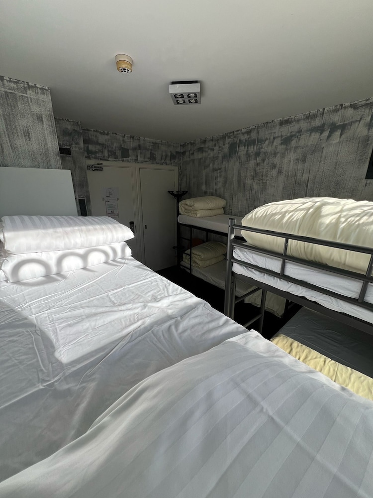 Amigo Hotel - Hostel