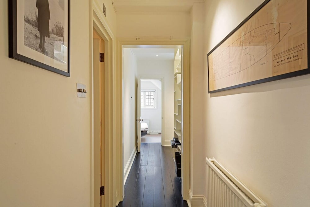 Bright 2 Bedroom Apartment in South Kensington