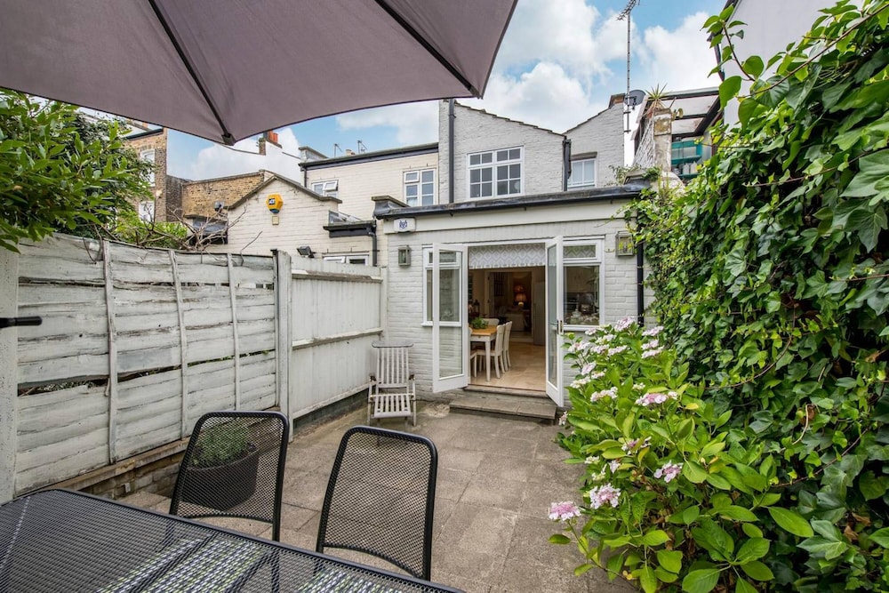 Delightful 2-bed Home Fulham
