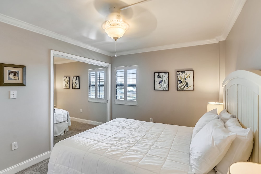 Inlet Reef 516 2 Bedroom Condo by RedAwning