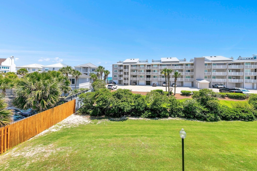 Beachside Villas 823