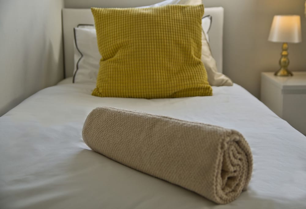 Icon Brentwood City Apartment