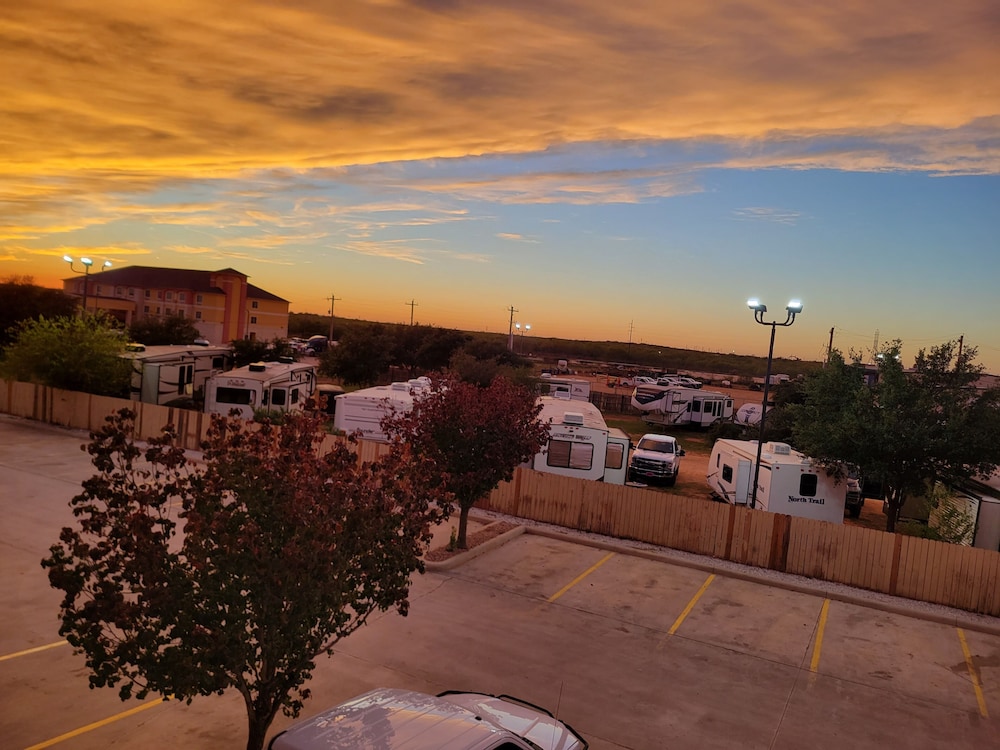 Cotulla Whitten Inn