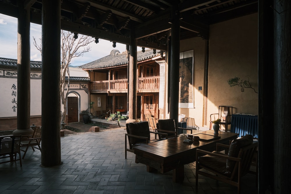 Shaxi Ancient Town Chang Le Li Chinese Courtyard Hotel