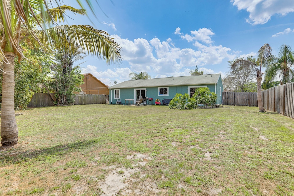 6 Mi to Beach: Port St Lucie Home w/ Fenced Yard