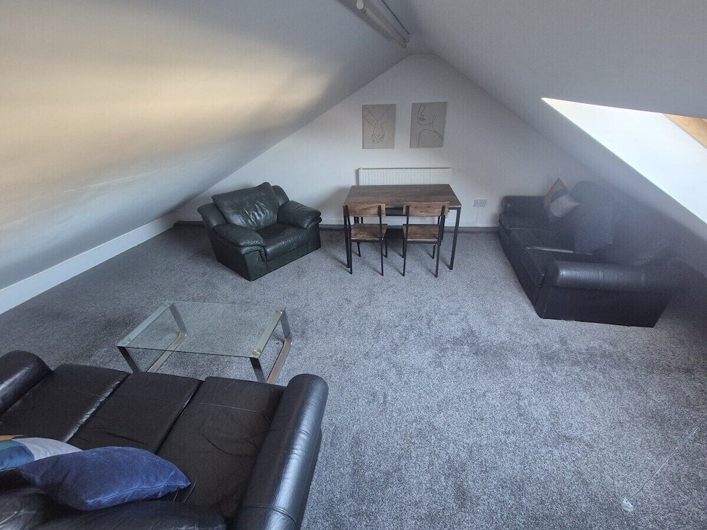 City Centre 6-bed Swansea Getaway