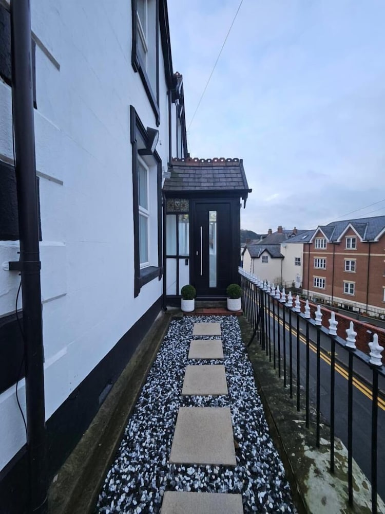 Llangollen Retreat With Stunning Views of the Castle