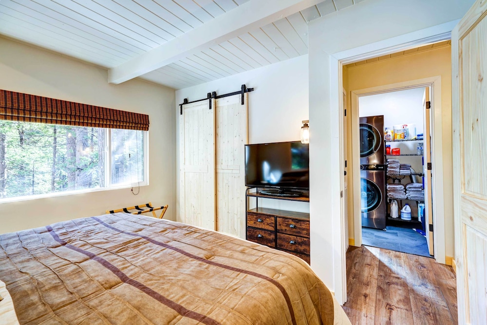 California Cabin Rental - Hike, Ski, Boat!