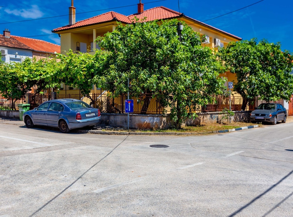 Spacious Zadar Apartments Near Beach
