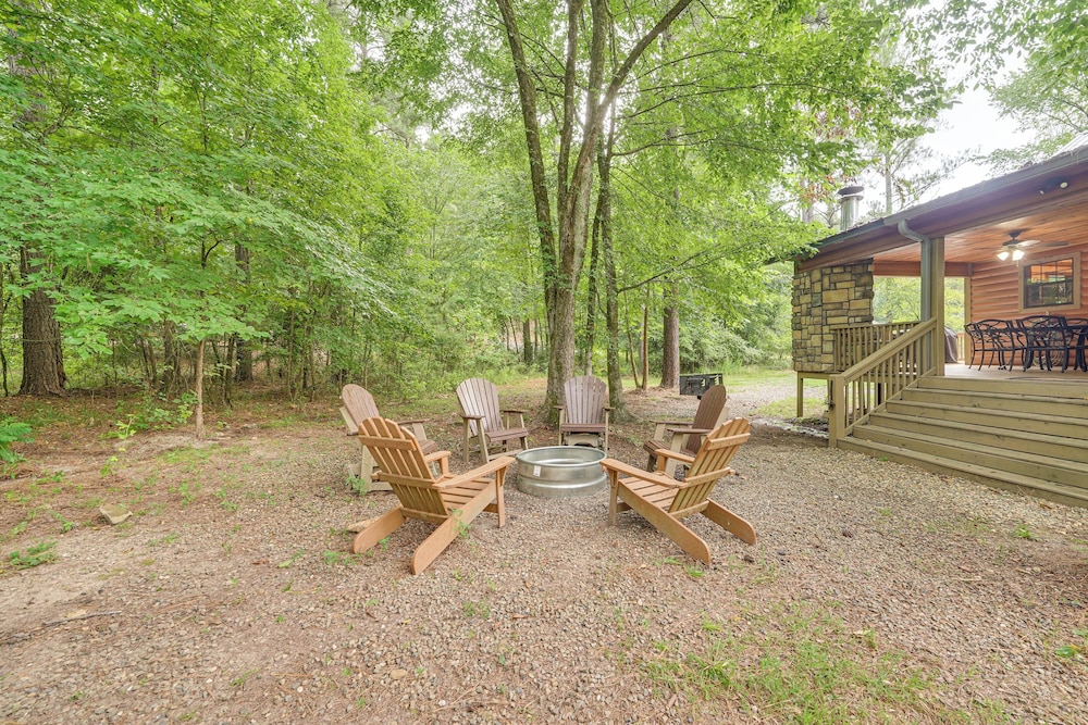 Pets & Families Welcome: Secluded Broken Bow Cabin