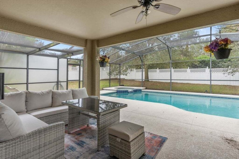 Legacy Park Villa: 5br, Pool, Spa & Near Disney 5 Bedroom Villa