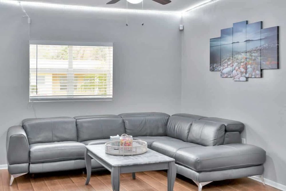 Updated Cozy Home Centrally Located pet Friendly