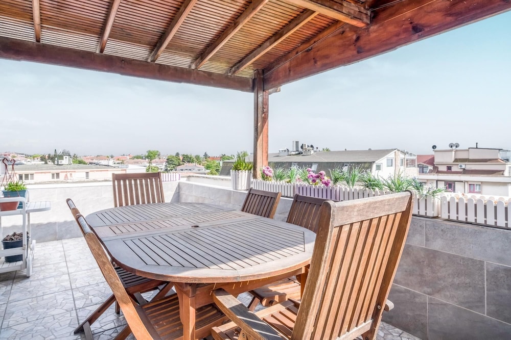 Chic Modern Flat With Terrace in Istanbul Florya