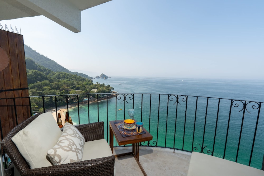 Breathtaking Ocean Views Quiet Penthouse