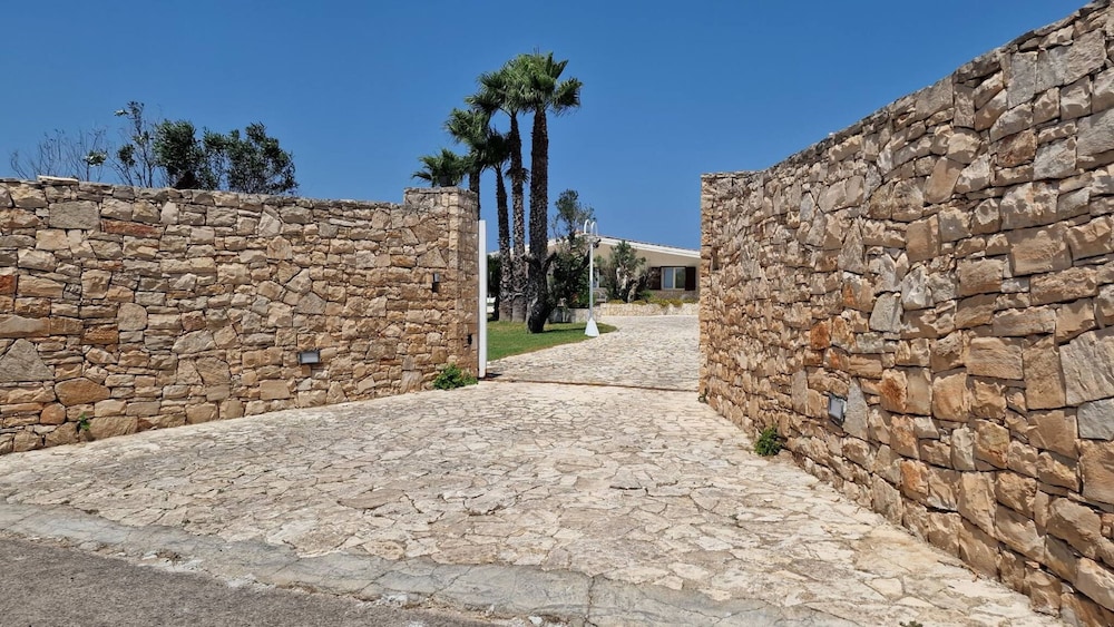 Villa With Swimming Pool Sleeps 8 Three Bedrooms