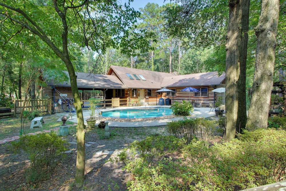 Golfer's Getaway: Hephzibah Home w/ Pool Access