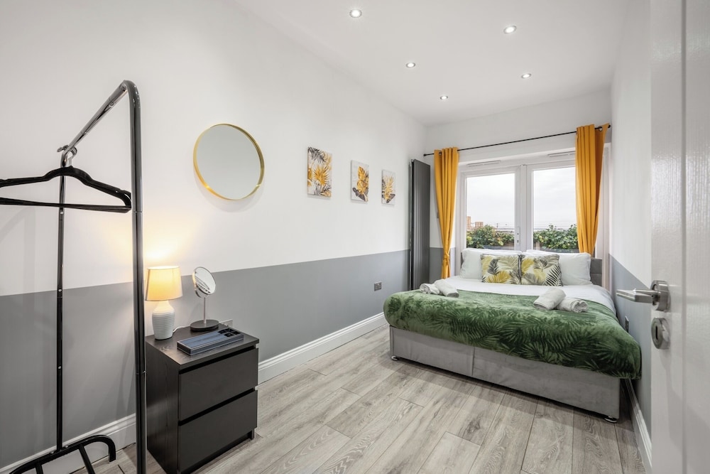 1 Bed Flat - Sleeps 3 - Parking - Wifi