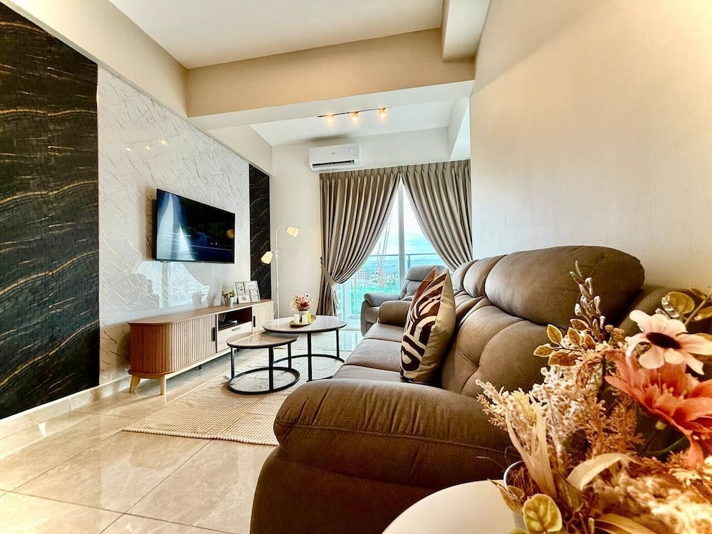 ICC Luxury Suites By Grab A Stay