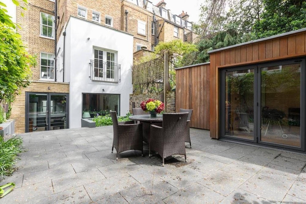 Westgate Terrace VI by Onefinestay