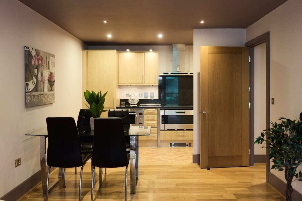 The Vauxhall Hideout - Comfy 2bdr Flat With Balcony