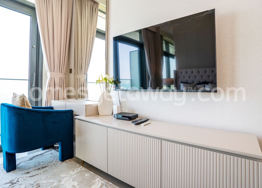 HomesGetaway-2BR in Beach Vista Tower 1