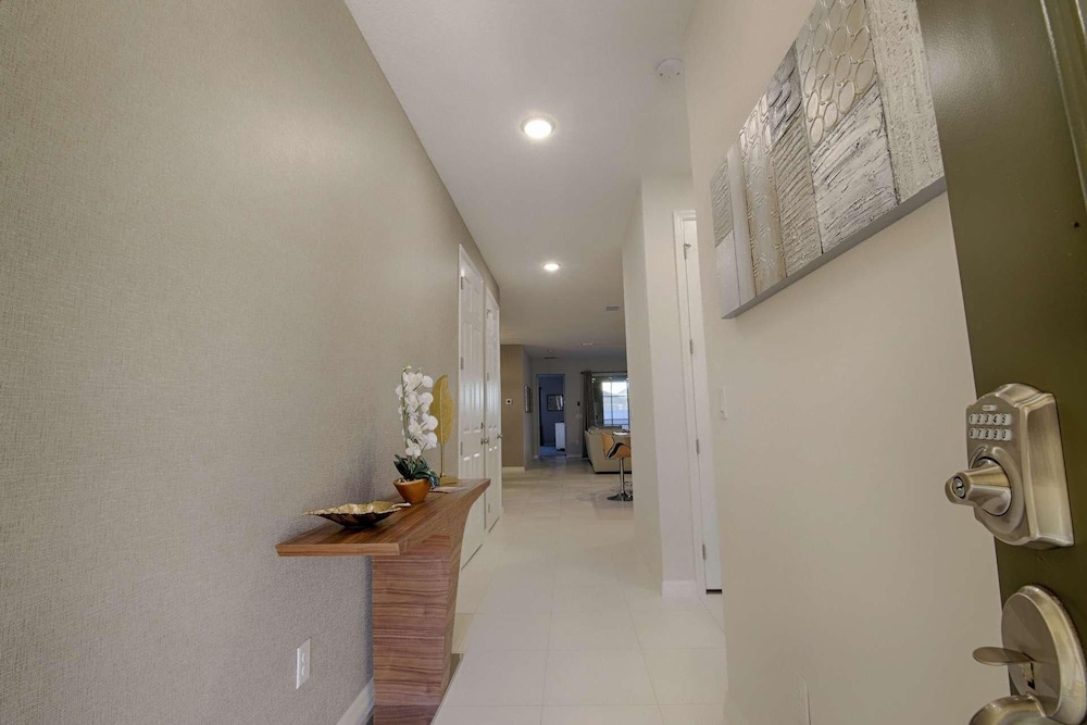 9009 Solara - Image 2