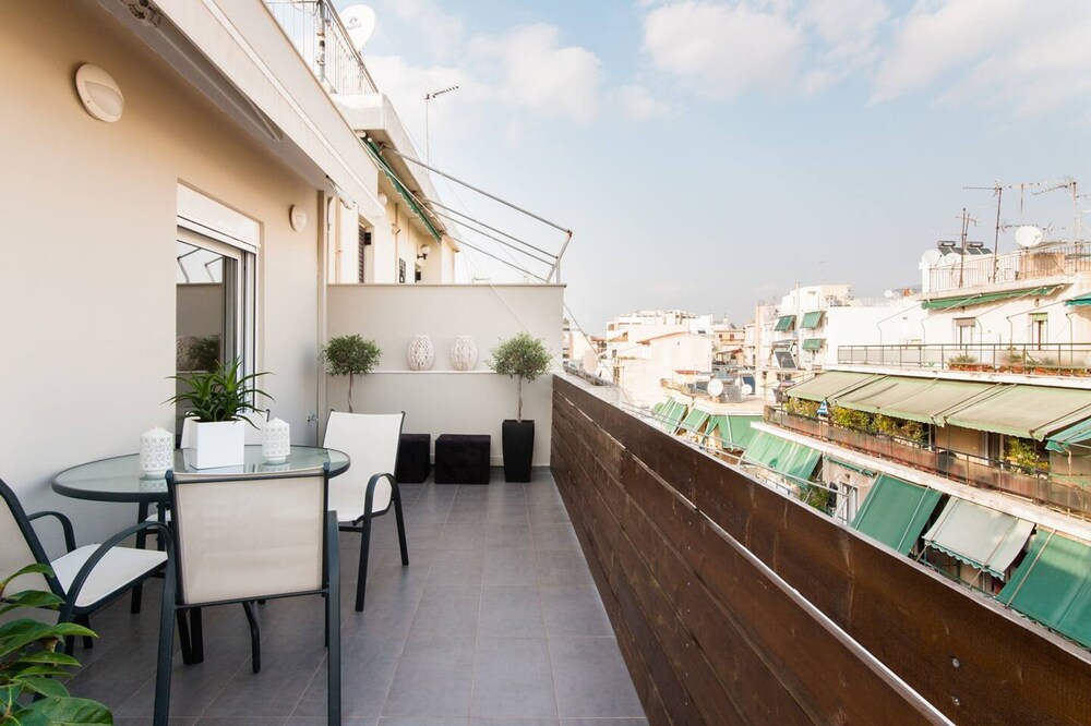 Ma Maison Penthouse No1 Acropolis View 315 Mbps