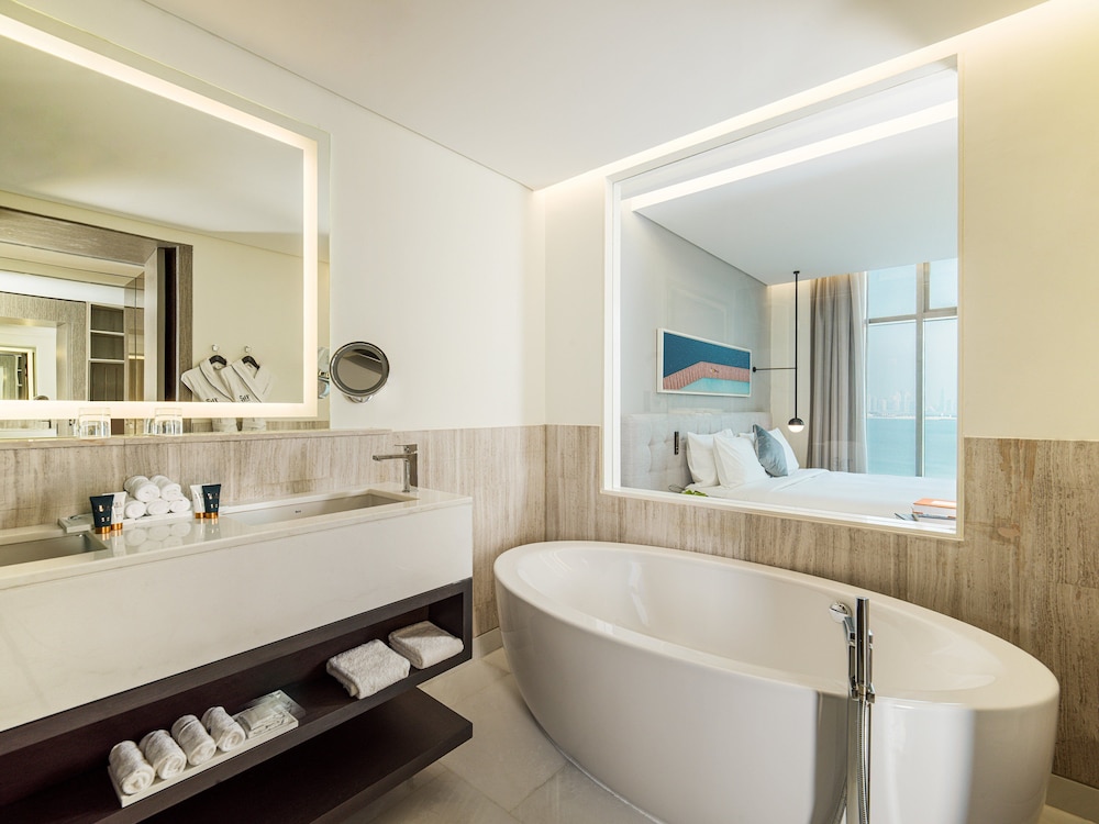 Th8 Palm Dubai Beach Resort, Vignette Collection by IHG