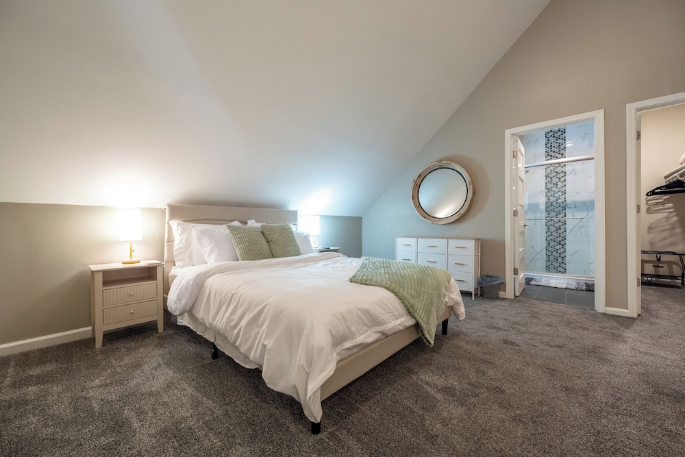 Unwind. Entertain. Explore. : Downtown Indy