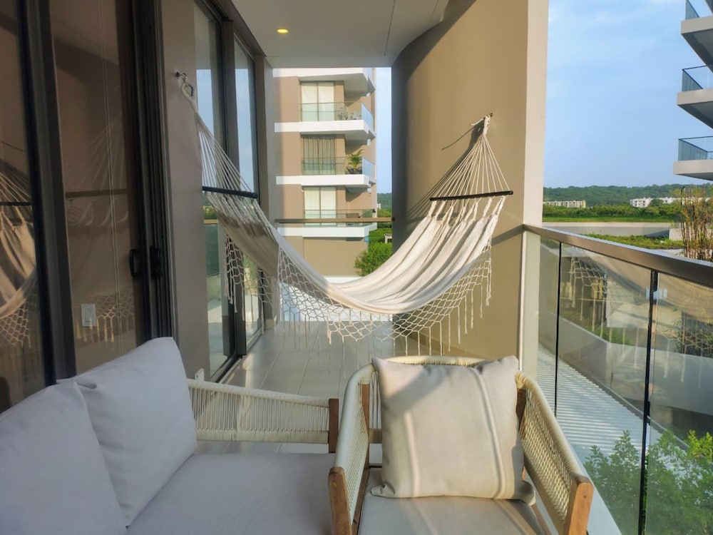 w Minimalist 1BR w Amazing View in Morros Eos