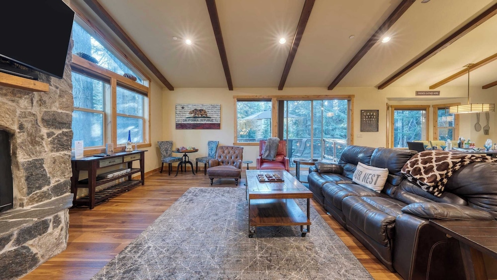 Cozy Tahoe Retreat w/ Hot Tub, Movie Room & Forest Views Tahoma Getaway by Avantstay